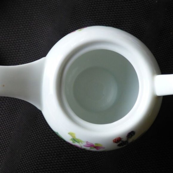 VTG FIELDER PORCELAIN TEAPOT AND CUP / SAUCER STACKED SET BERRY & FLORAL DESIGN - Picture 10 of 15